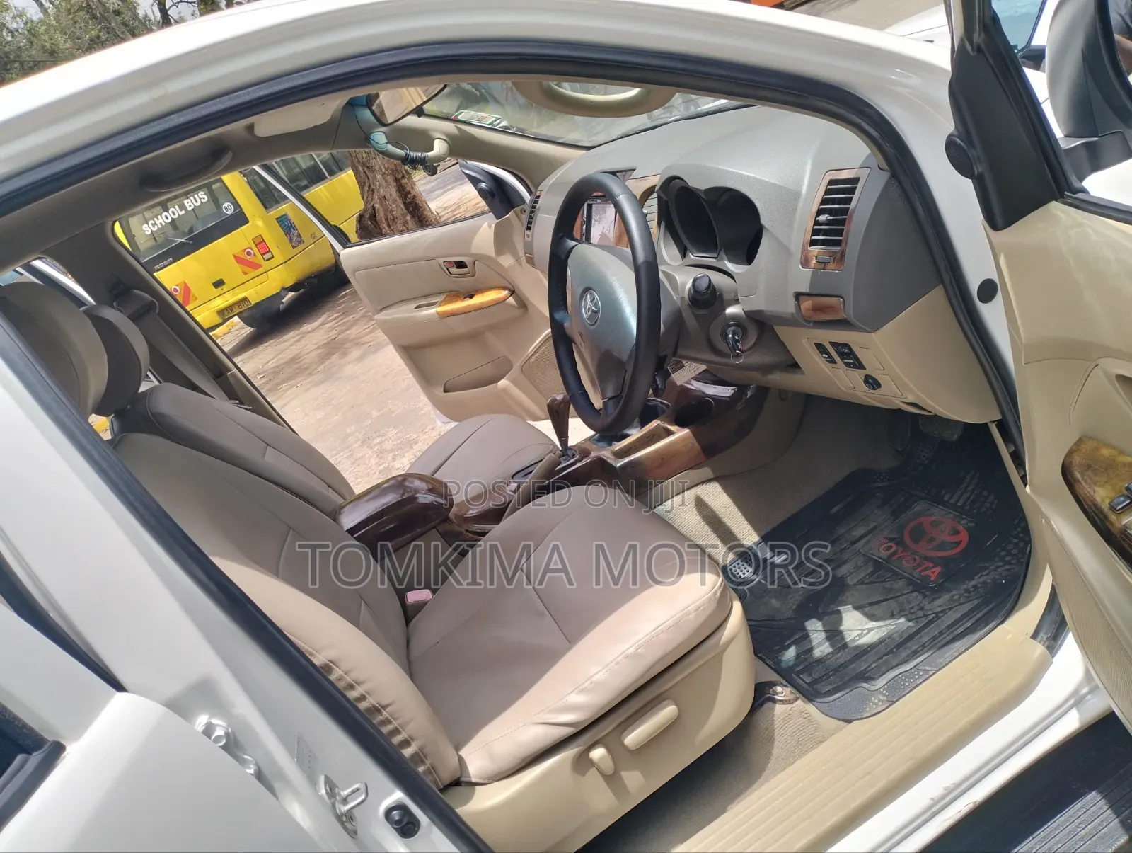 Toyota Hilux 2011 White
