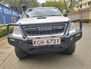 Toyota Hilux 2012 Pearl