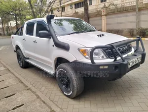 Toyota Hilux 2012 Pearl