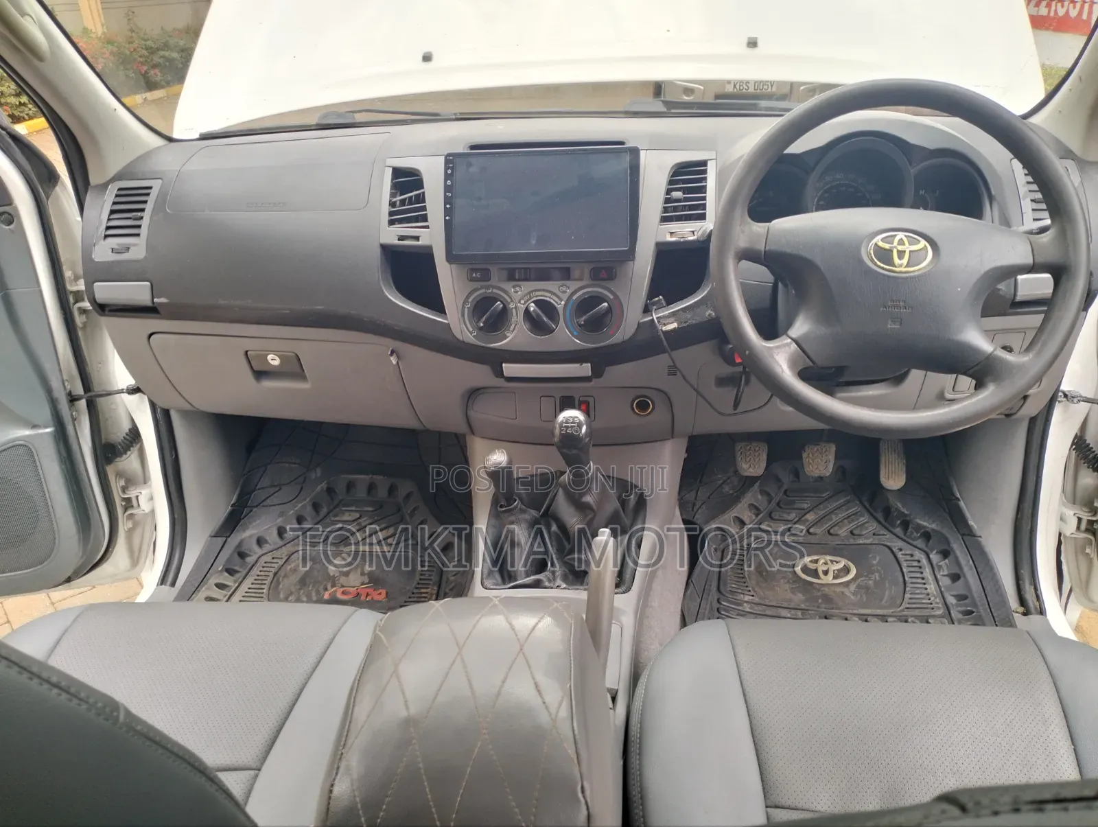 Toyota Hilux 2012 Pearl
