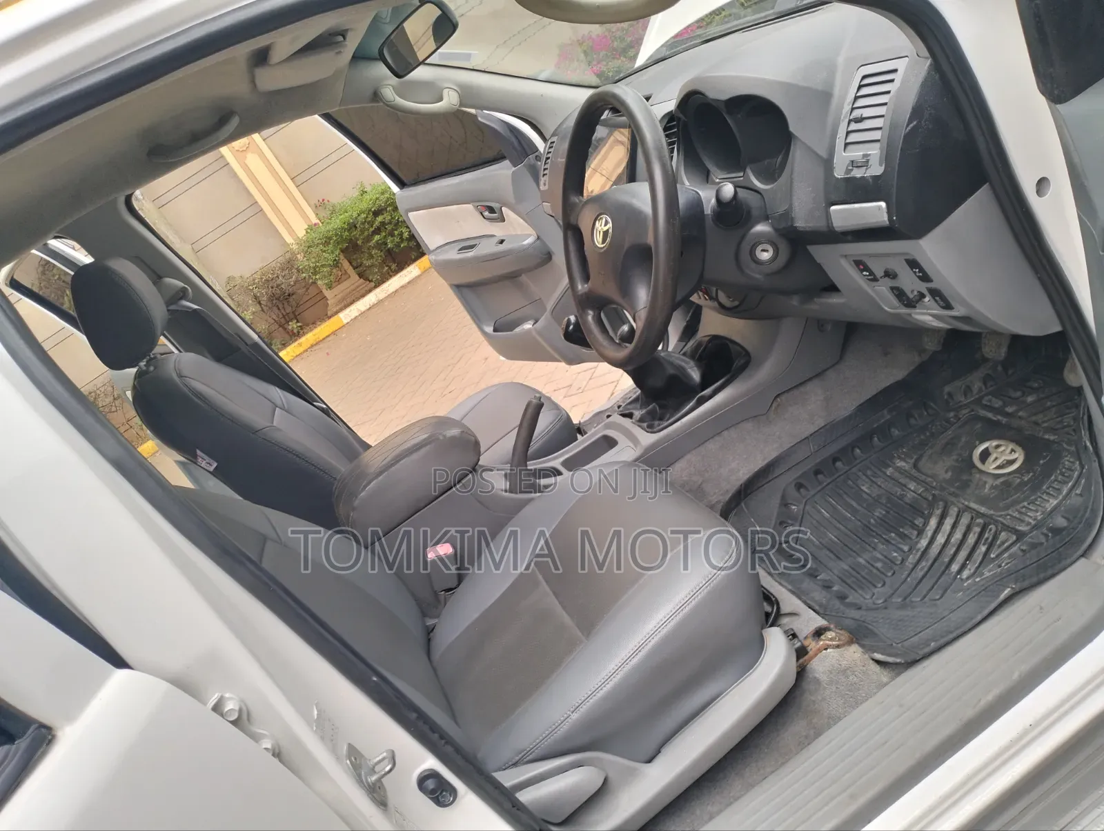 Toyota Hilux 2012 Pearl