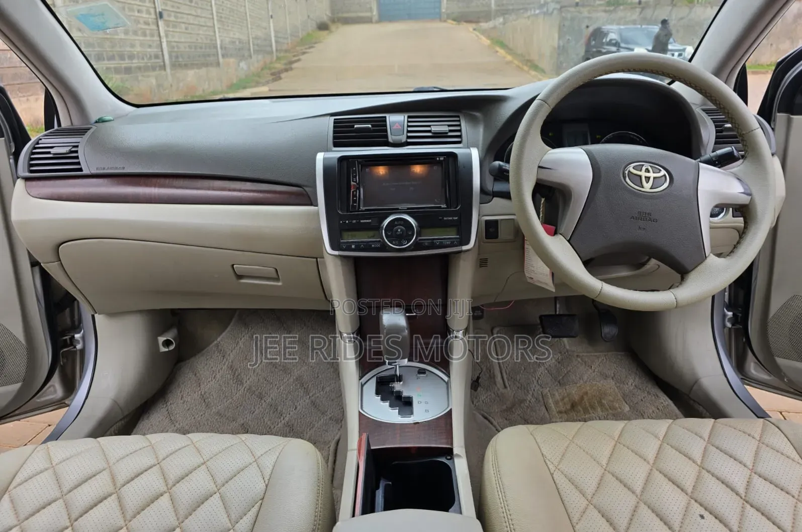 Toyota Premio 2012 Silver