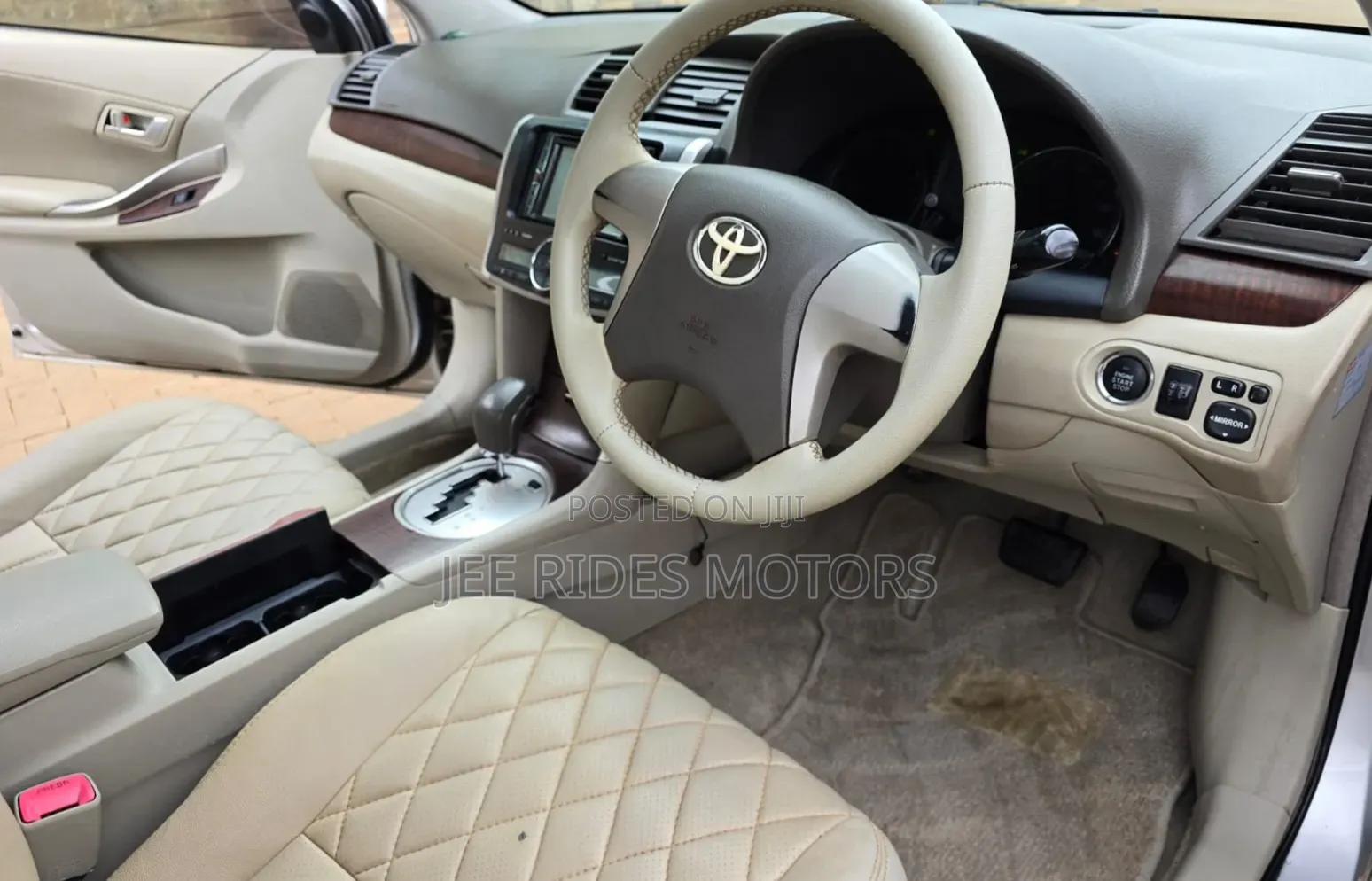 Toyota Premio 2012 Silver