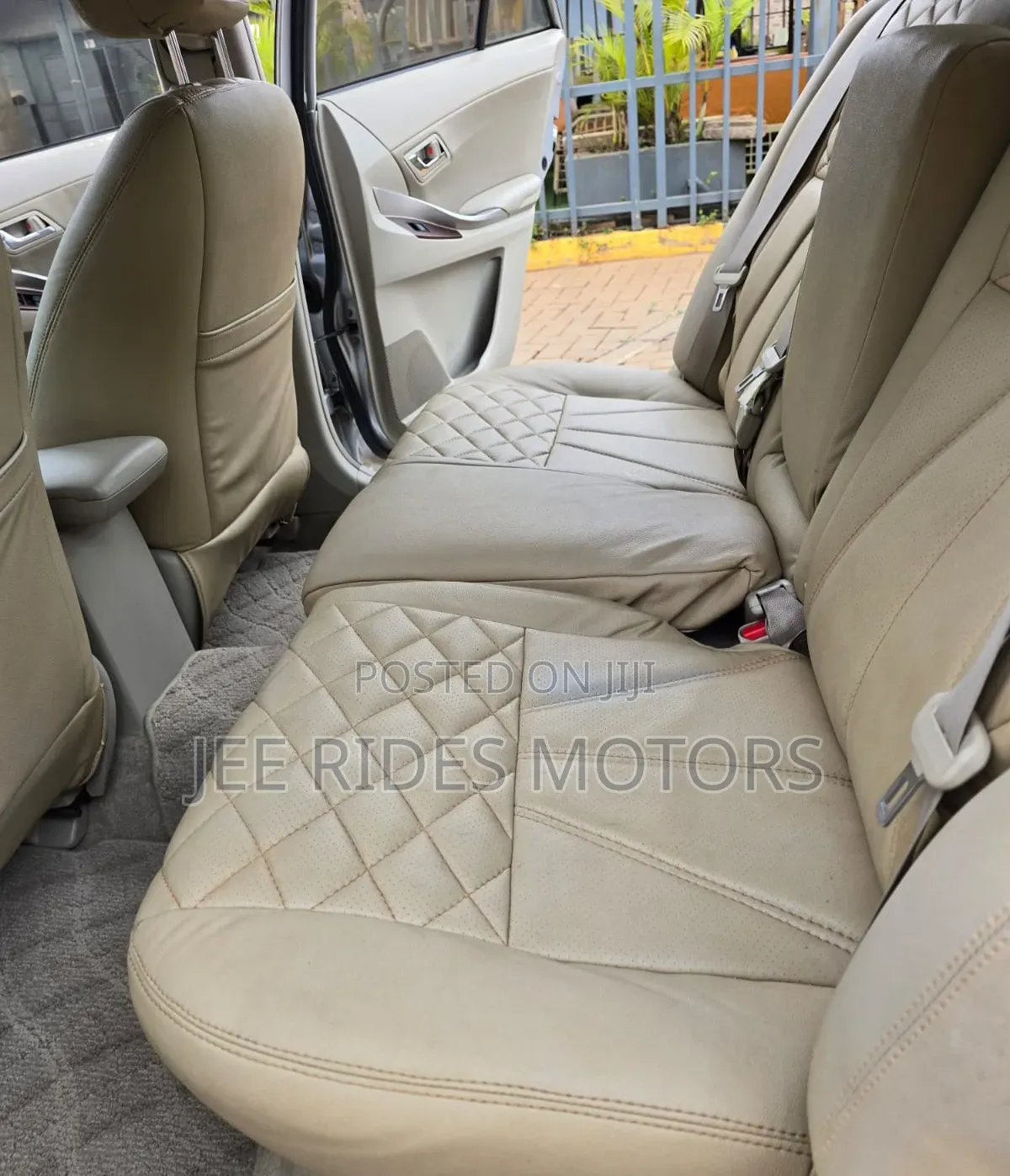 Toyota Premio 2012 Silver