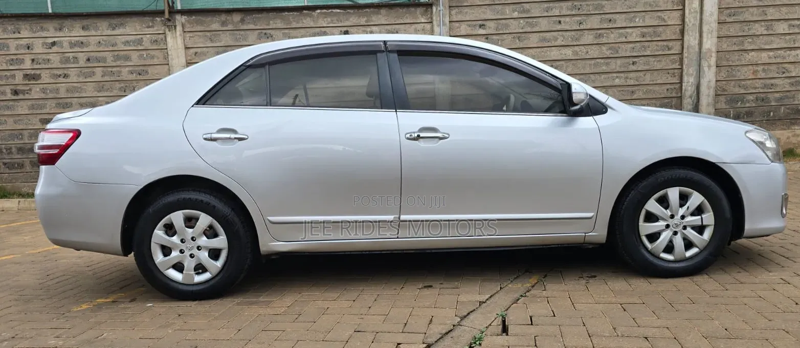 Toyota Premio 2012 Silver