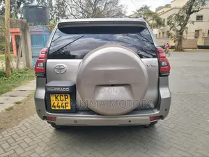 Toyota Land Cruiser Prado 2011 Gray