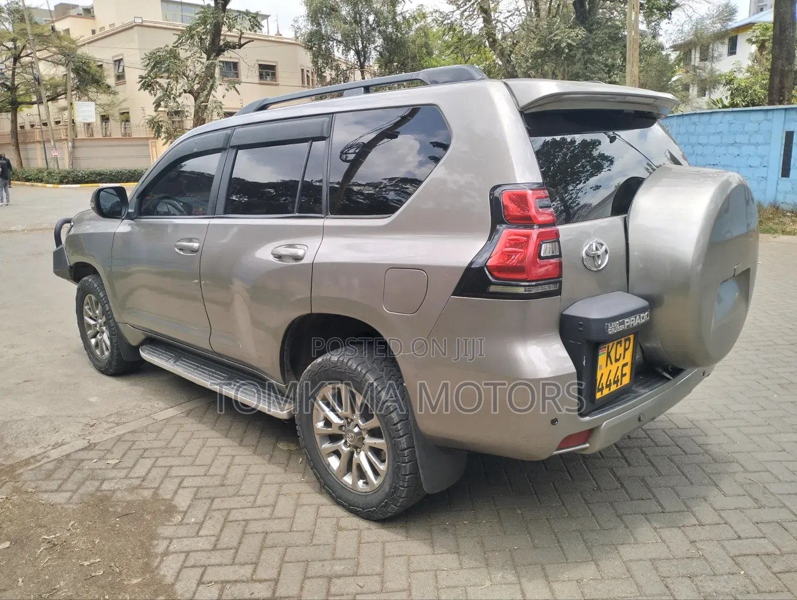 Toyota Land Cruiser Prado 2011 Gray