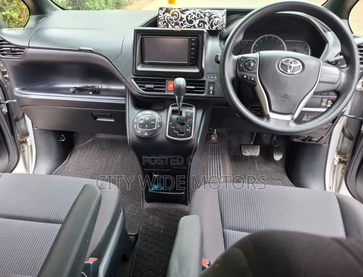 Toyota Voxy V 2WD 8-Seater 2016 Silver