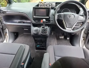 Toyota Voxy V 2WD 8-Seater 2016 Silver