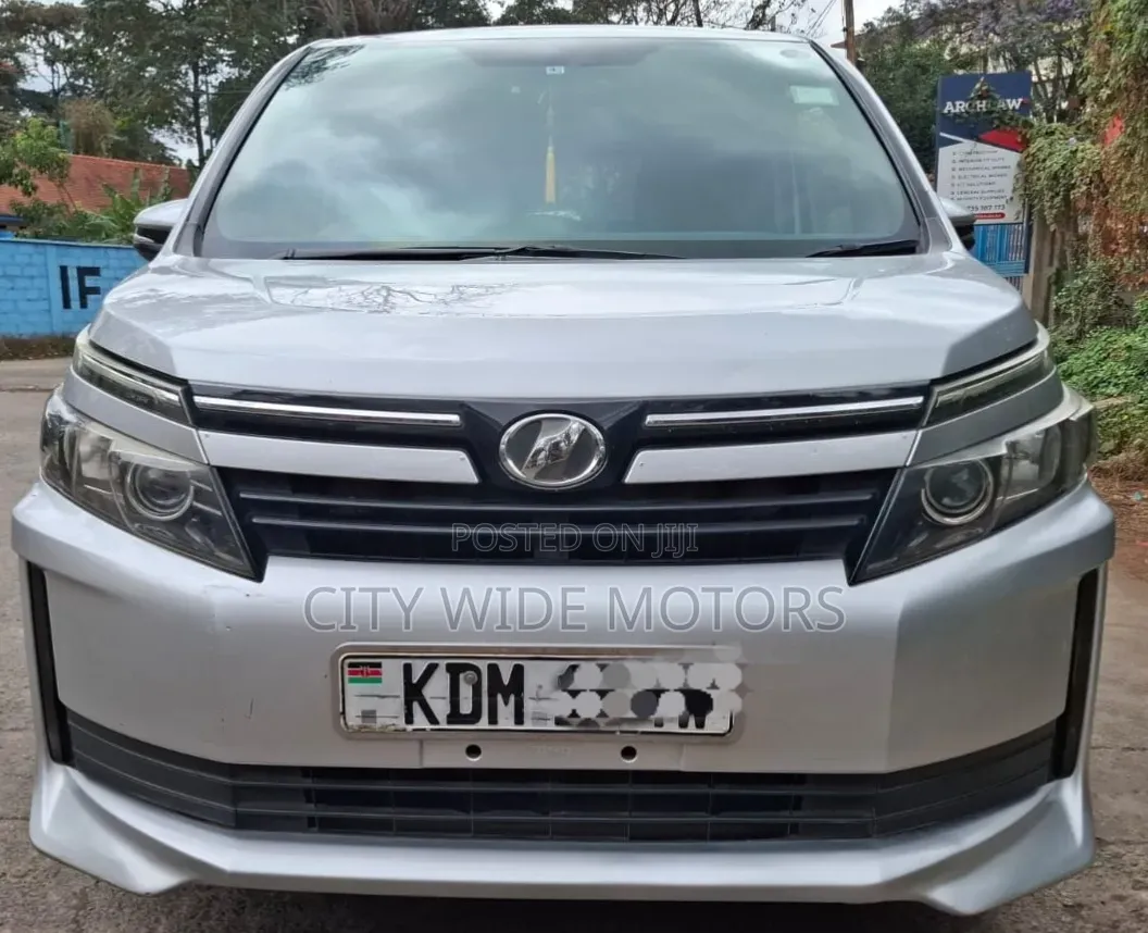 Toyota Voxy V 2WD 8-Seater 2016 Silver