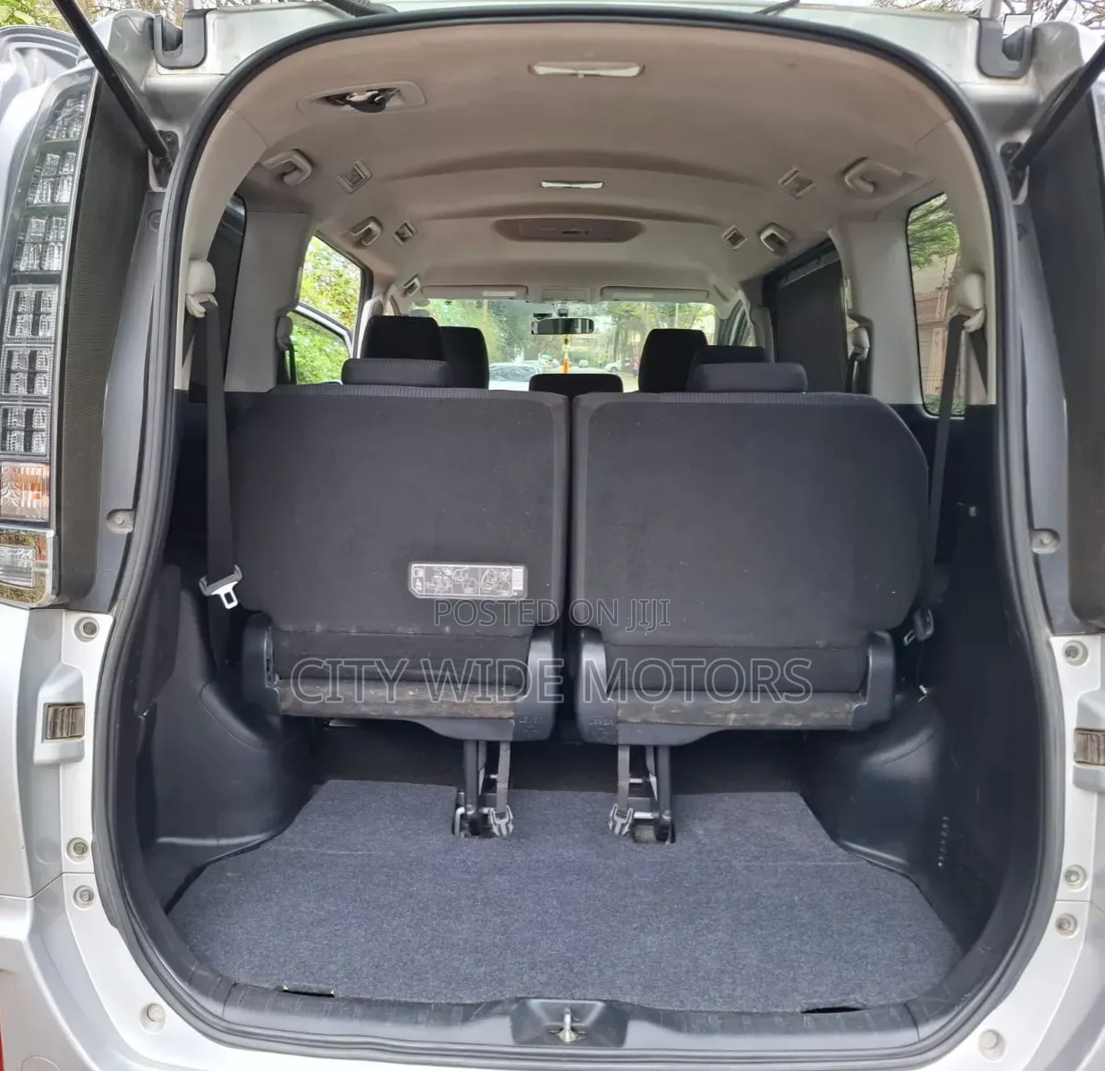 Toyota Voxy V 2WD 8-Seater 2016 Silver