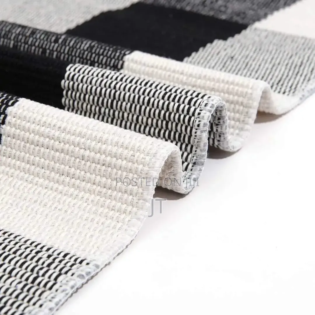 Monochrome Woven Rug 60x90cm)
