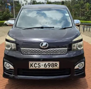 Toyota Voxy 2011