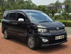 Toyota Voxy 2011
