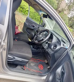 Cheap 5 Seater Toyota Vits for Hire/Rent