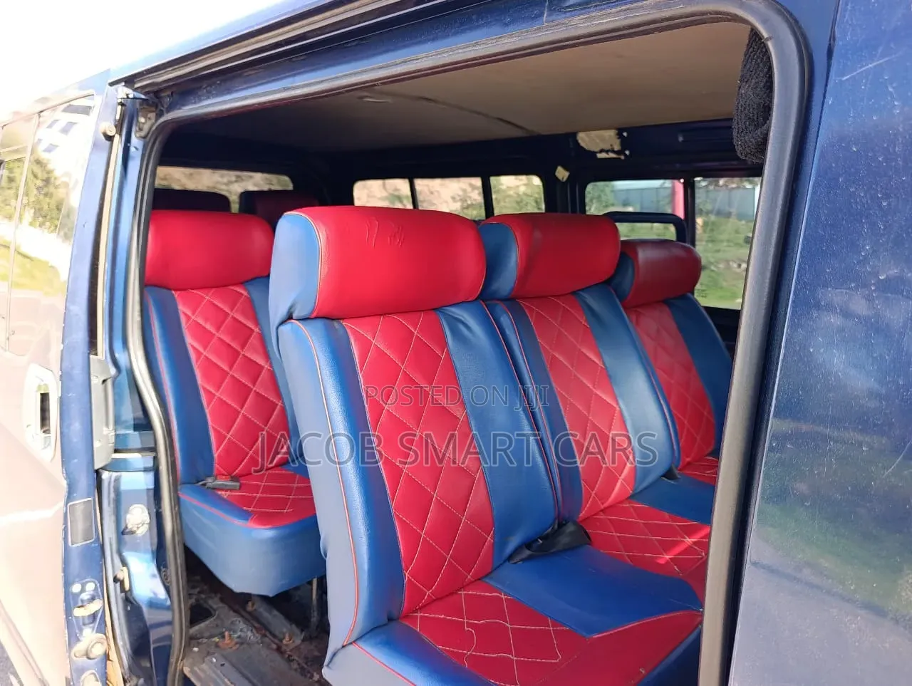 Toyota HiAce 2017 Blue