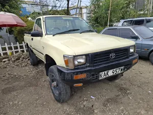 Toyota Hilux 1998 Gold