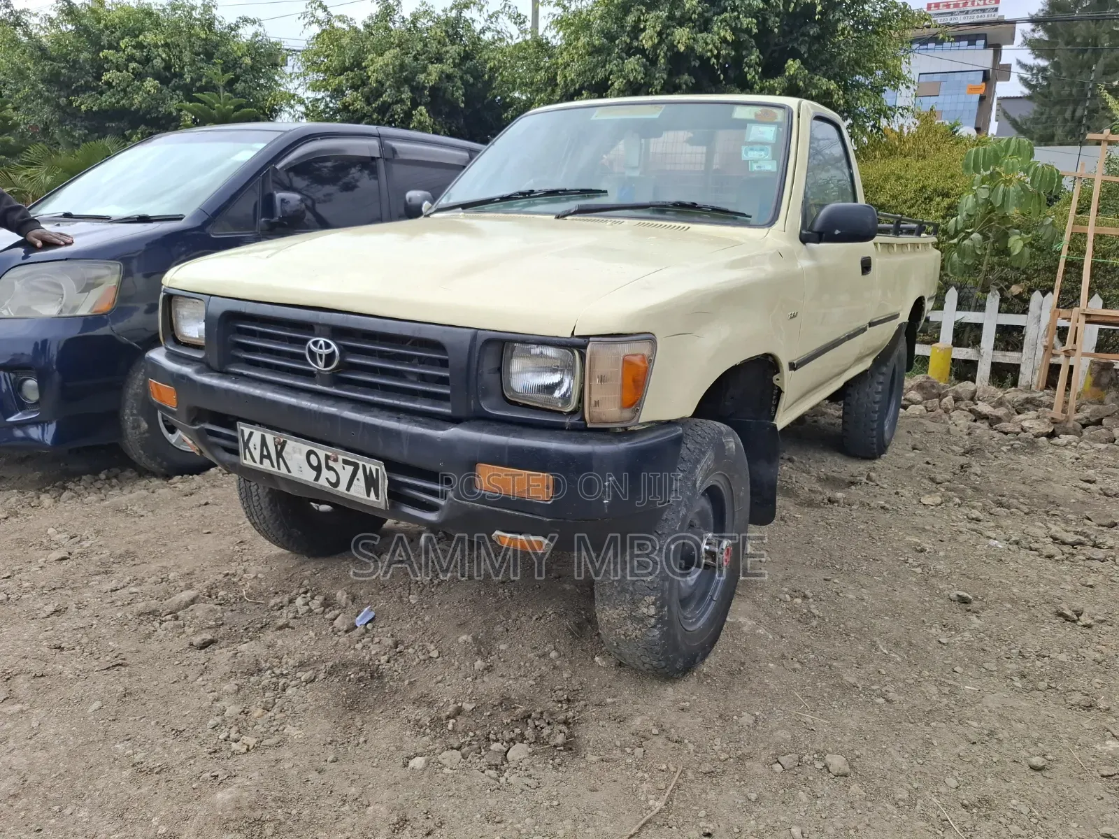 Toyota Hilux 1998 Gold