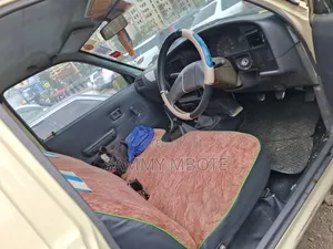 Toyota Hilux 1998 Gold