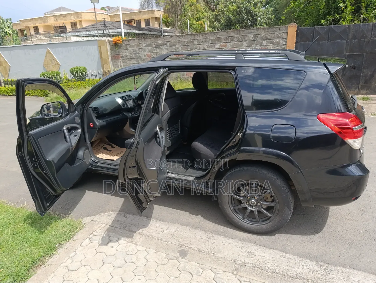 Toyota Vanguard 2012 Black