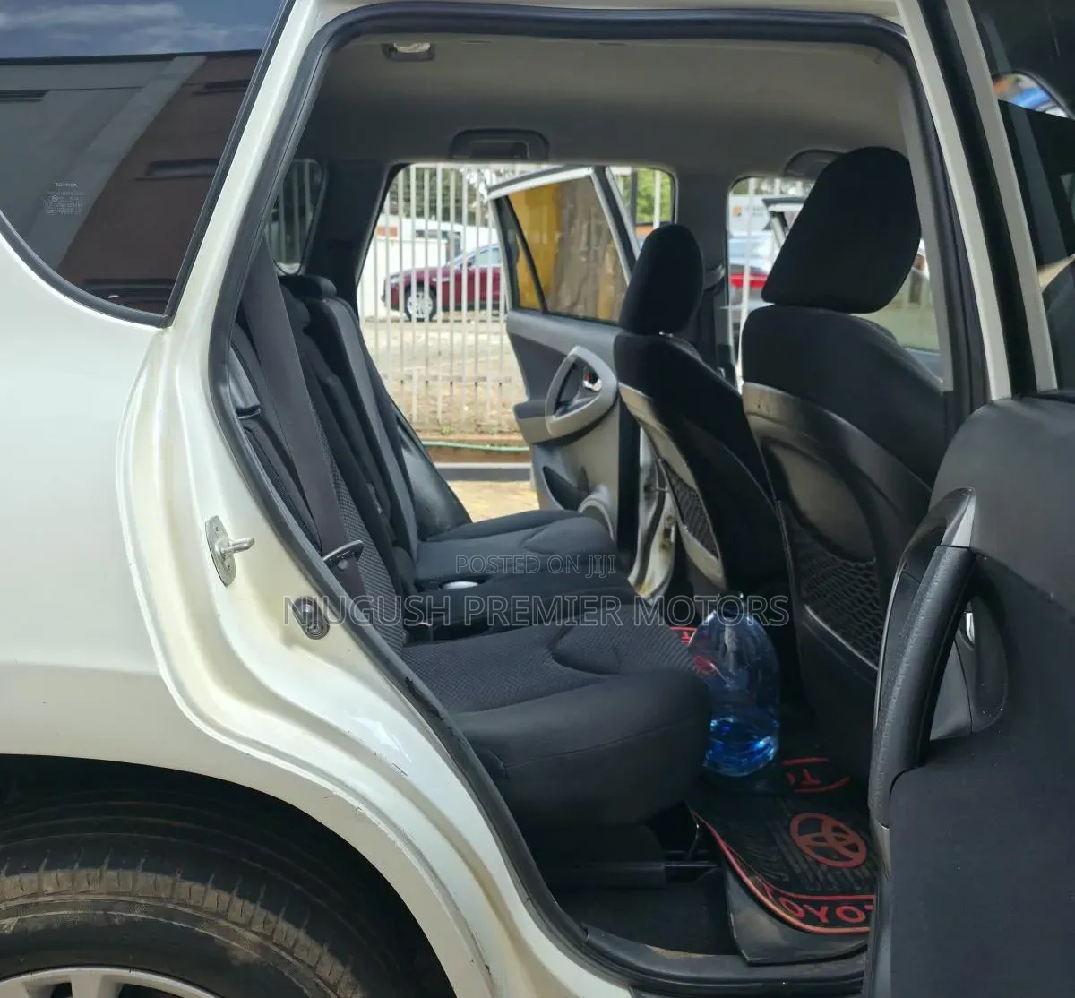 Toyota RAV4 2010 White