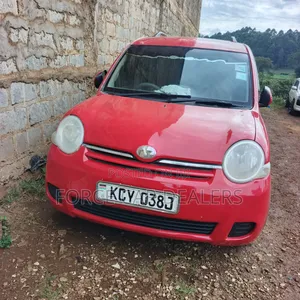Toyota Sienta 2013 Red