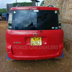 Toyota Sienta 2013 Red