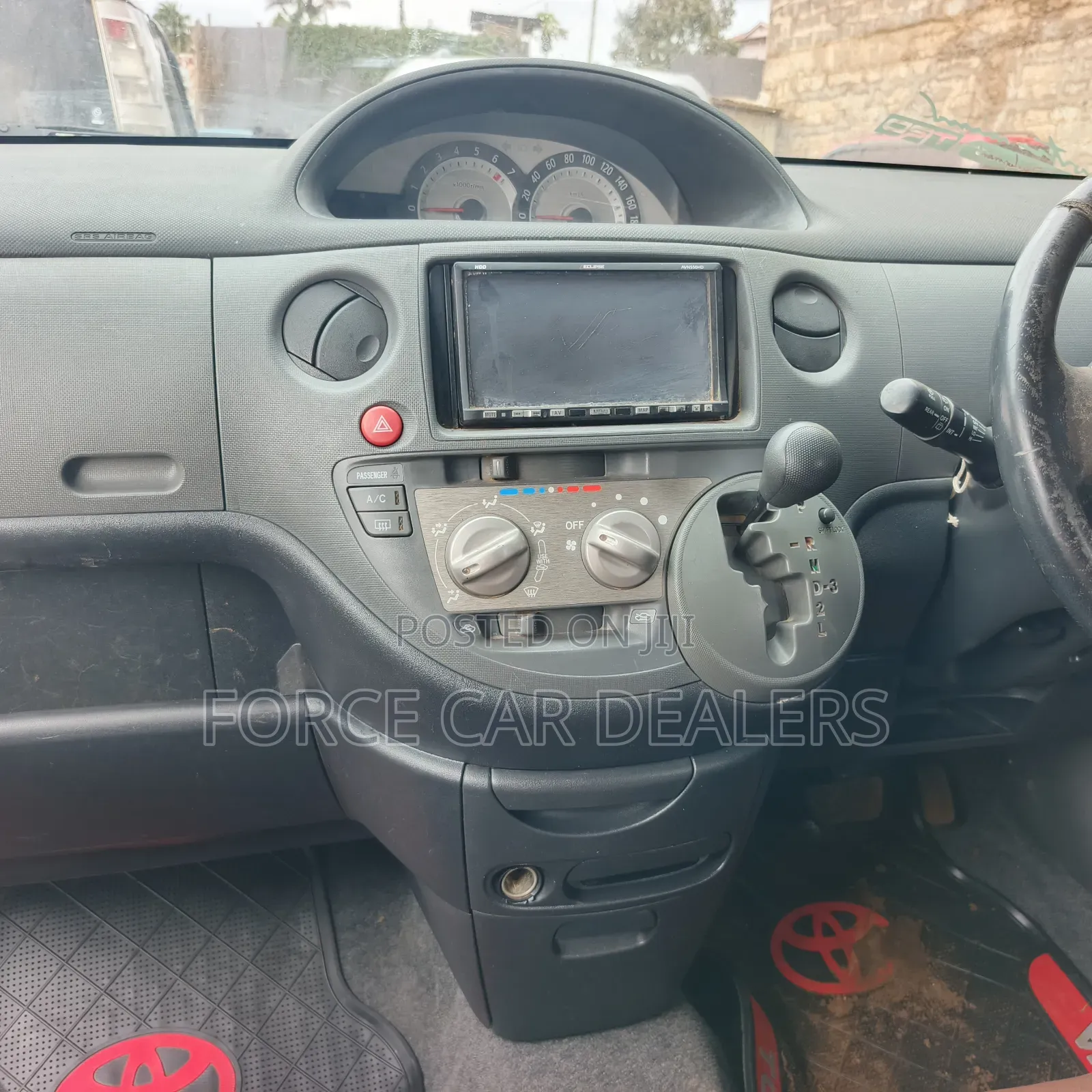 Toyota Sienta 2013 Red