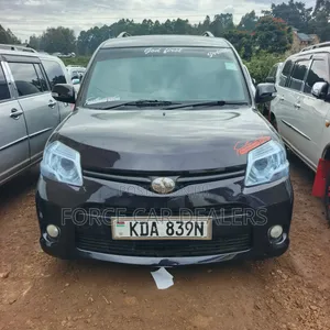 Toyota Sienta 2016