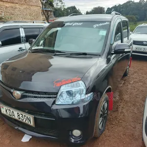 Toyota Sienta 2016