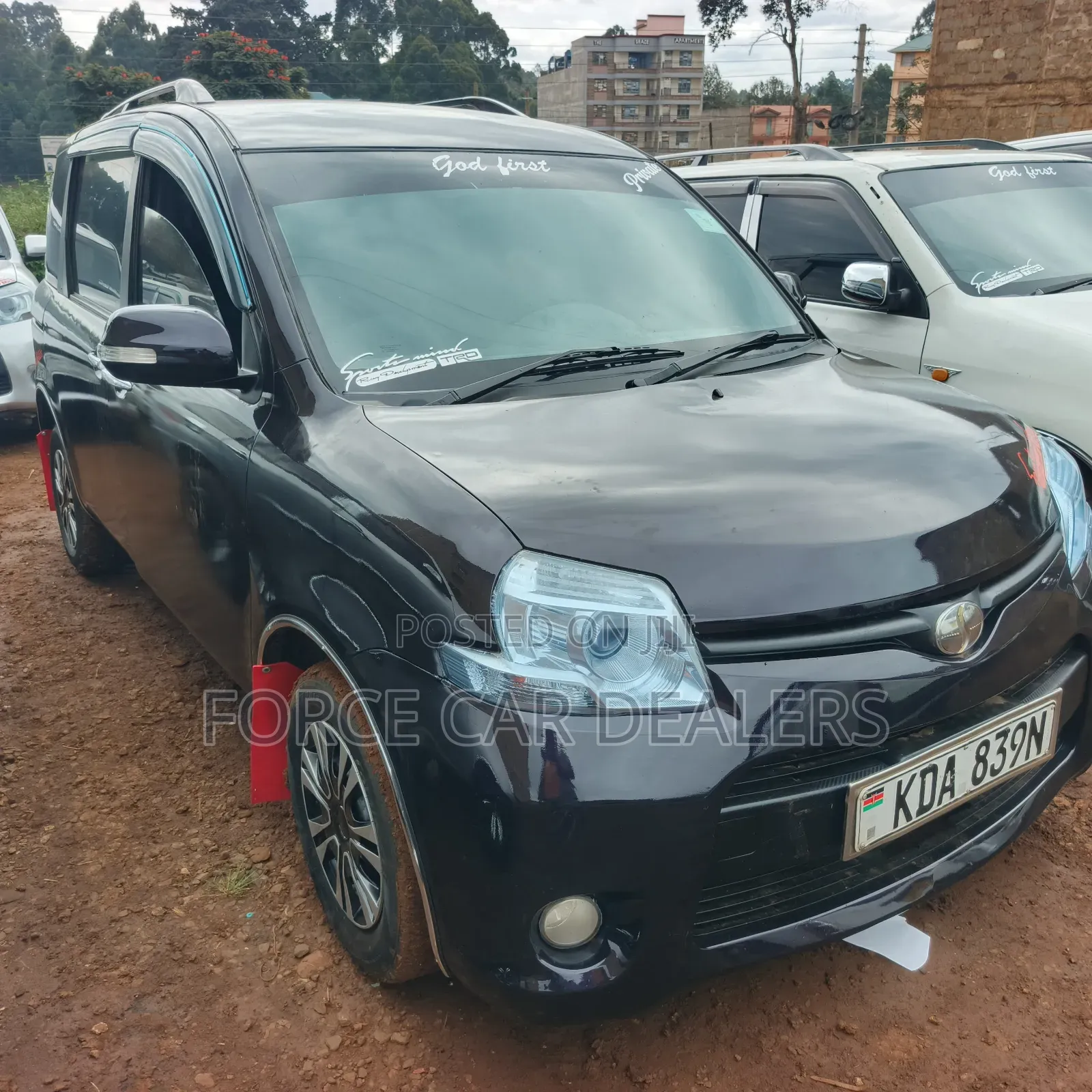 Toyota Sienta 2016
