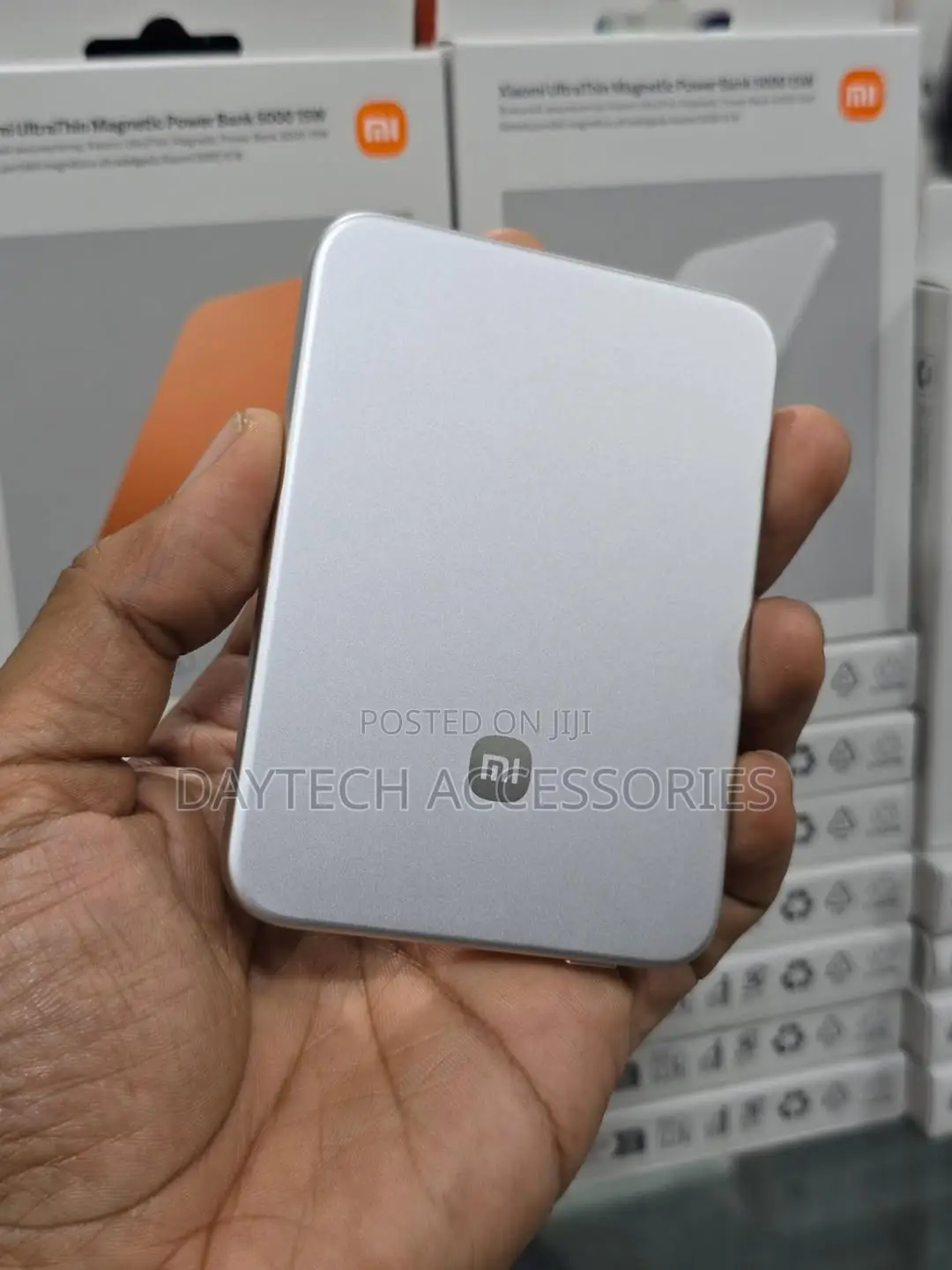 Xiaomi Ultrathin Magnetic Power Bank 5000 15w Designed for iPhone.
