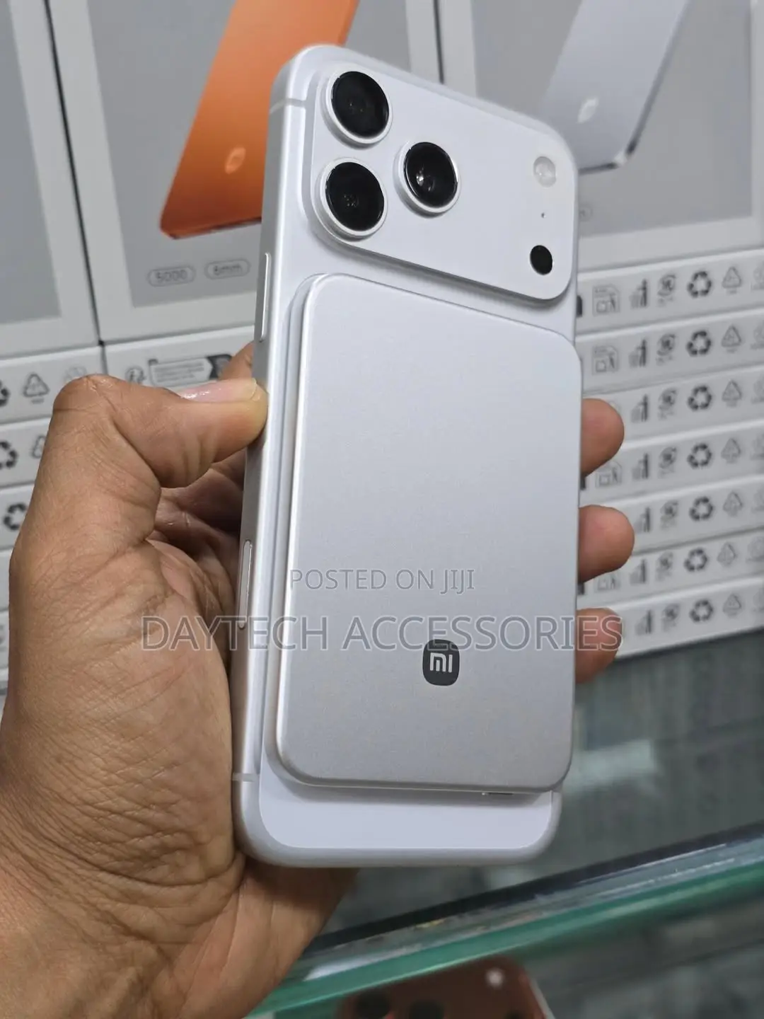 Xiaomi Ultrathin Magnetic Power Bank 5000 15w Designed for iPhone.