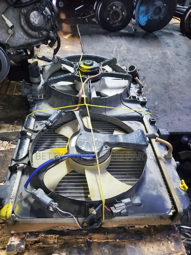 Honda CRV Rd1 Radiator - thumbnail 2