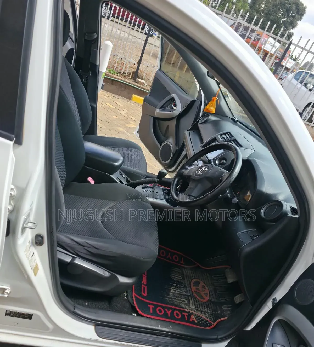 Toyota RAV4 2010 White