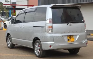 Toyota Voxy 2006 Silver
