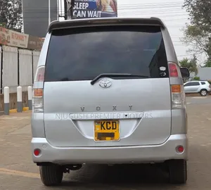 Toyota Voxy 2006 Silver