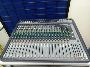Plain Mixer Signature 22 Soundcraft