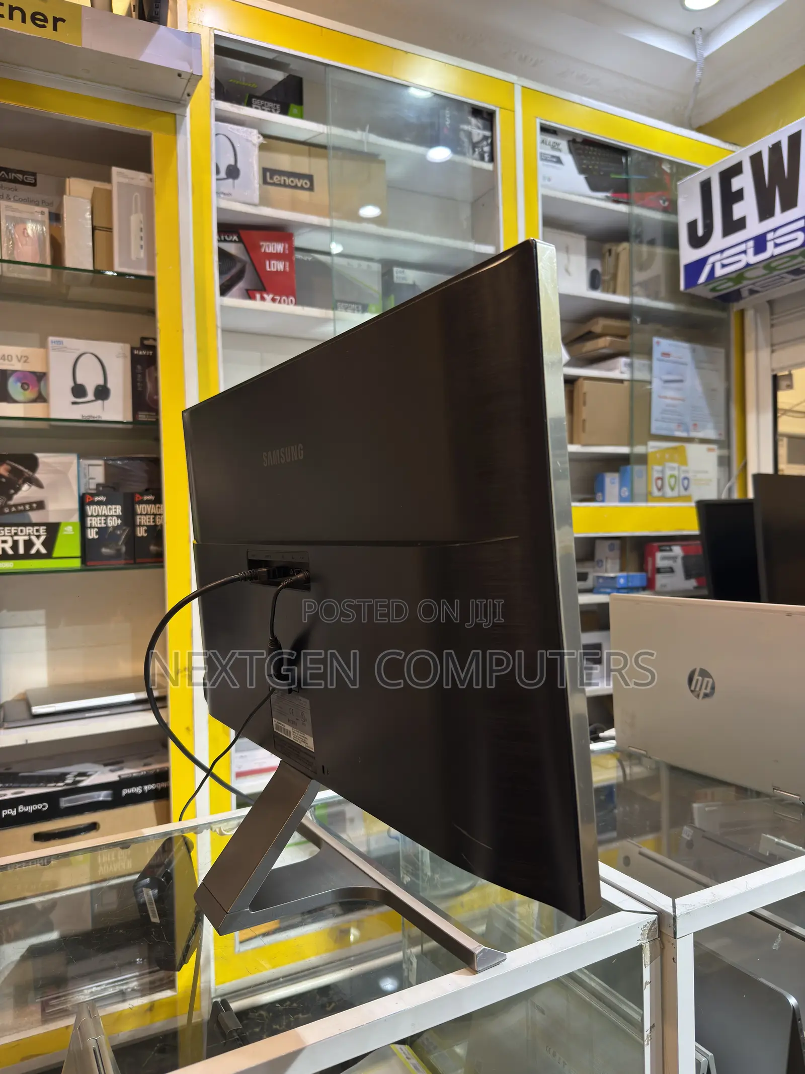 Samsung U28D590D 28” (3840x2160p) TN-LED 60Hz Display Monitor