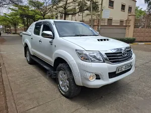 Toyota Hilux 2011 White