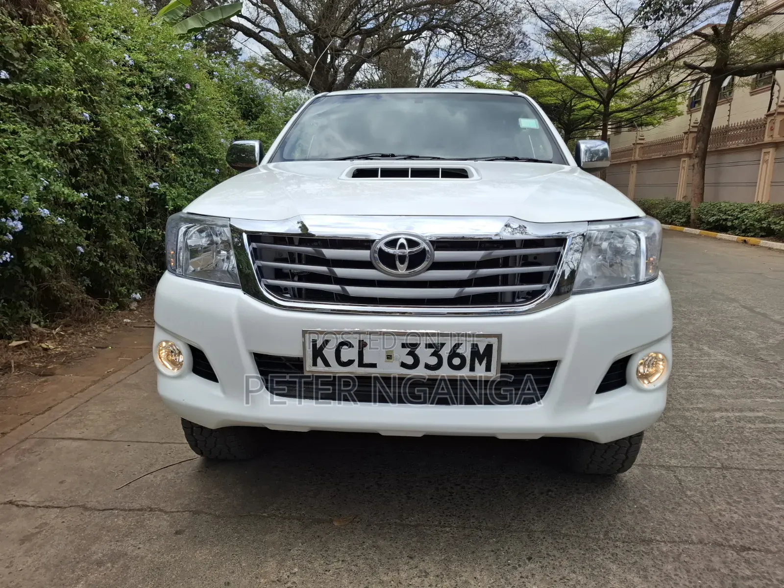 Toyota Hilux 2011 White