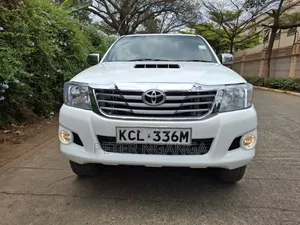 Toyota Hilux 2011 White