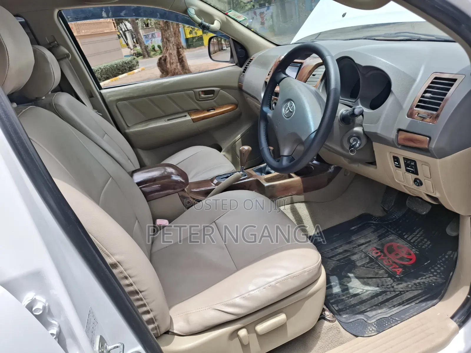 Toyota Hilux 2011 White