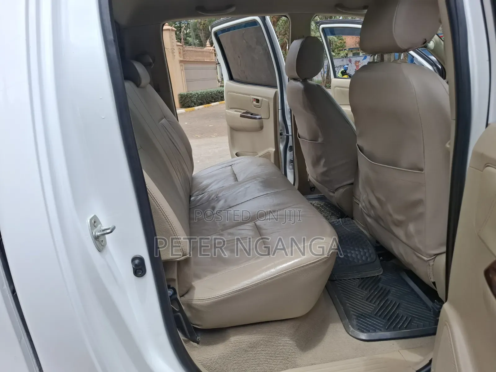 Toyota Hilux 2011 White