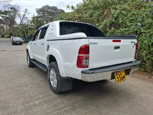 Toyota Hilux 2011 White