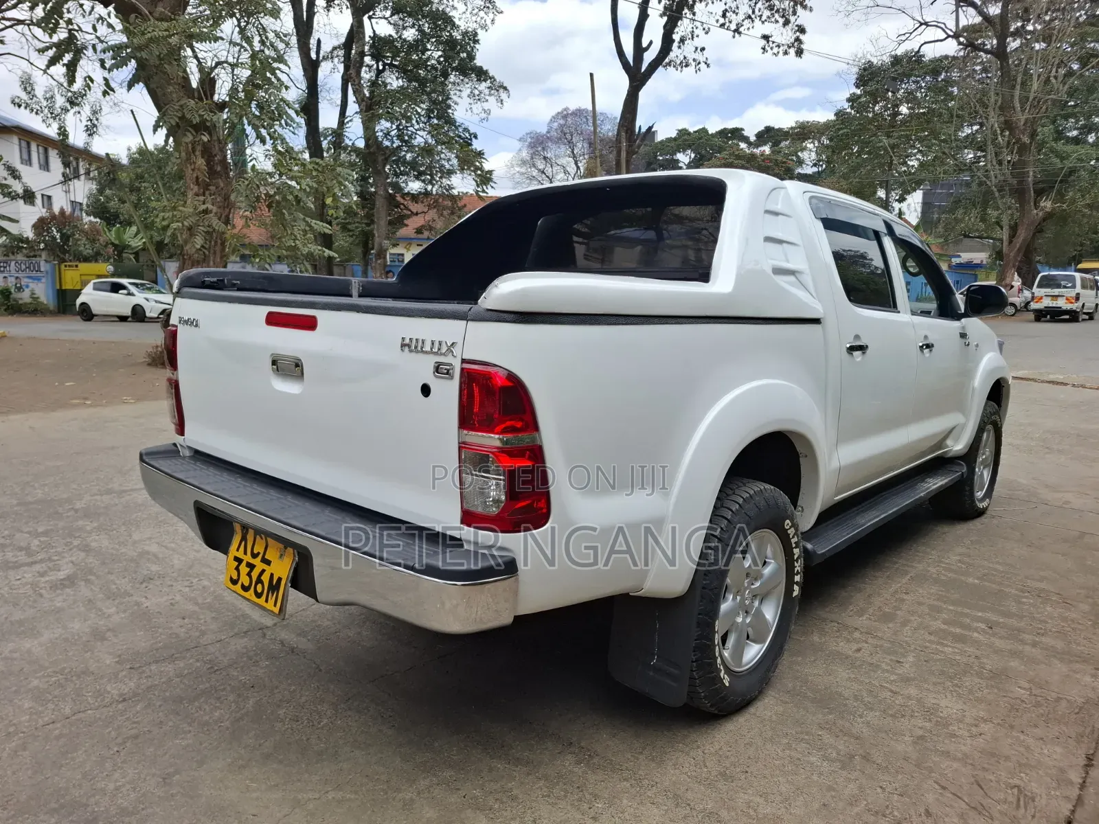 Toyota Hilux 2011 White