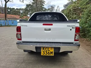 Toyota Hilux 2011 White