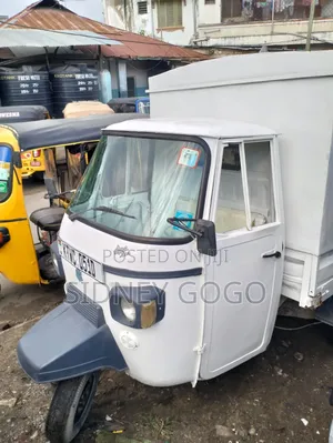 Piaggio Scooter 2023 White