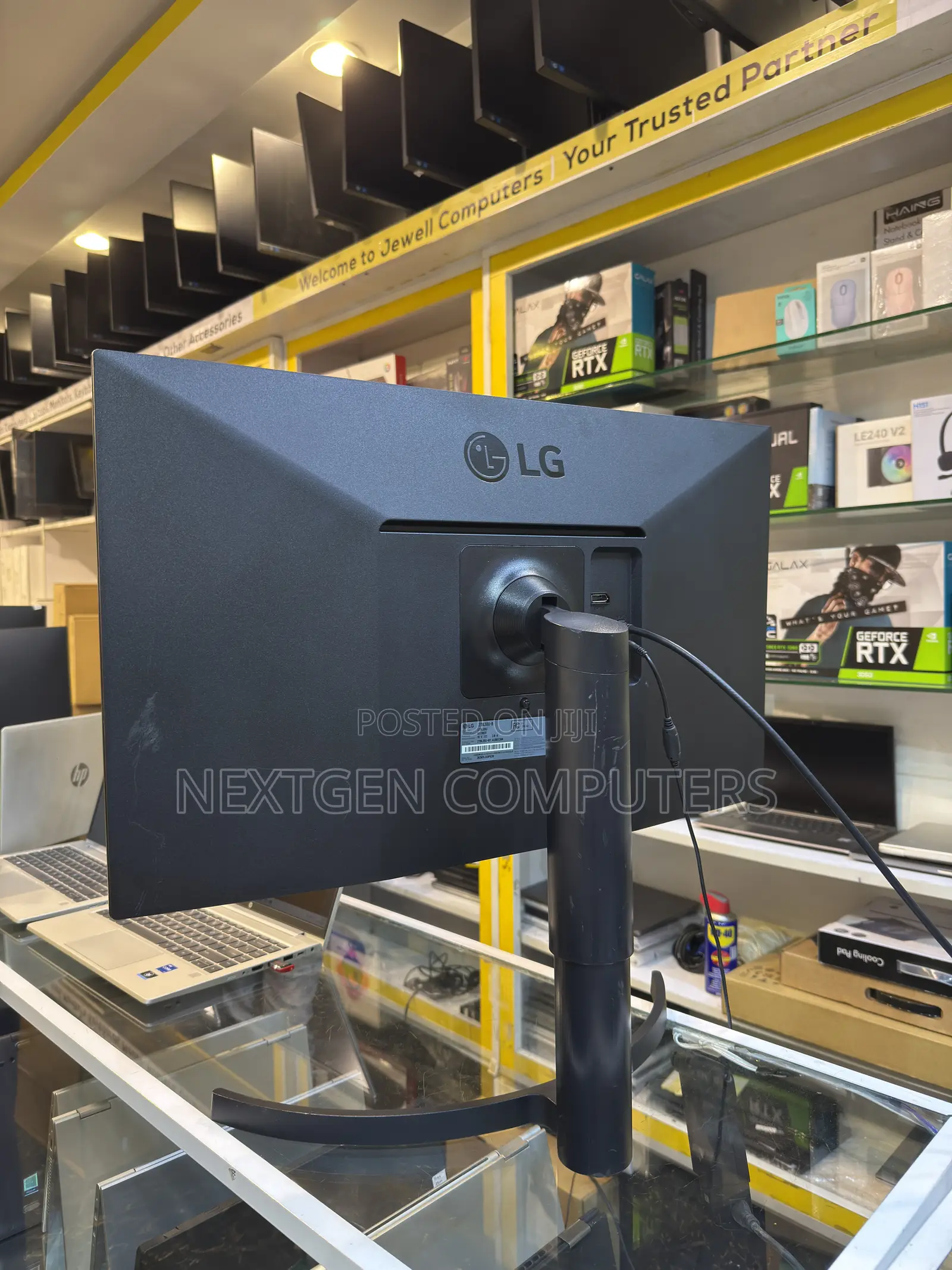 LG 27bl55u-B 27” UHD (3840x2160p) IPS Flat Monitor With AMD Sync