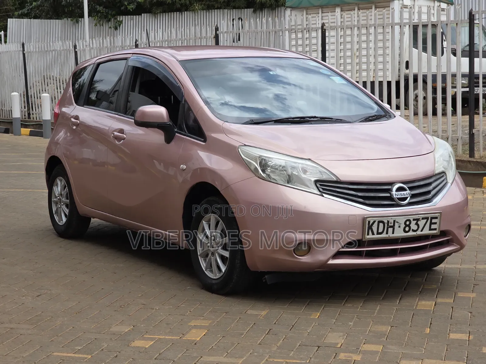 Nissan Note 2015 Pink
